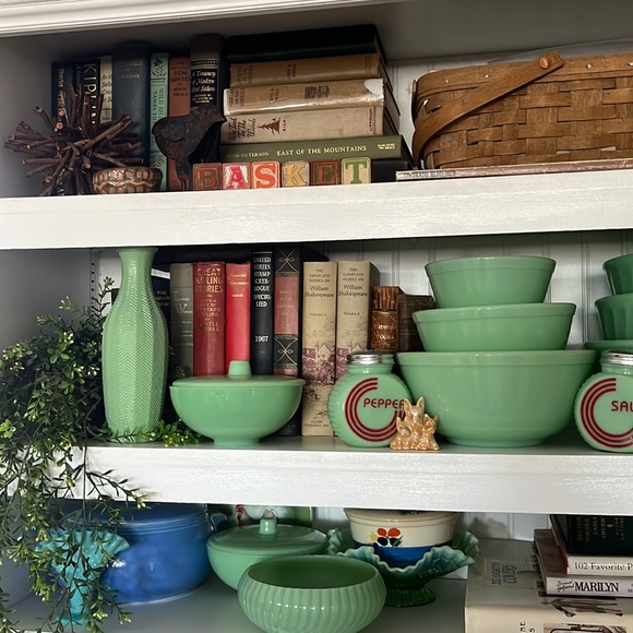 Welcome to my closet! - Picture 4 of 10